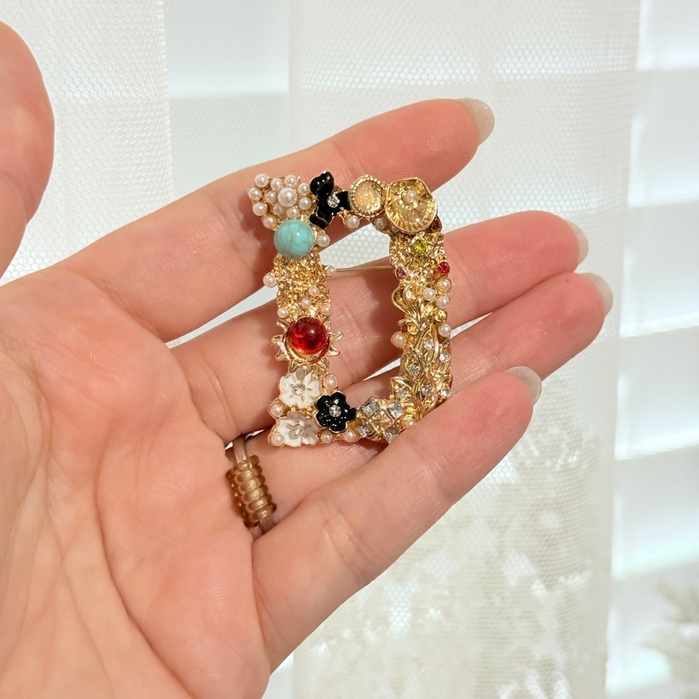 Elegant D Gold and Multicolor Brooch - Picture 3 of 5